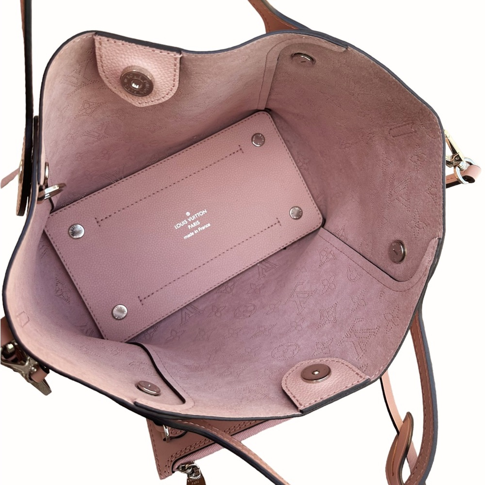 Authentic🥰 Louis Vuitton Hina PM Magnolia Small Tote Crossbody Pink Perforated - Picture 8 of 13